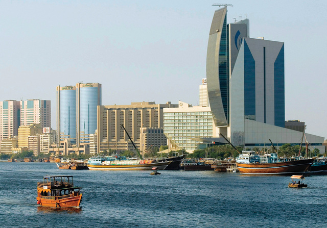 "دبي تشهد طفرة تجارية وسياحية كبيرة تدعم معدلات النمو العام\t البيان"