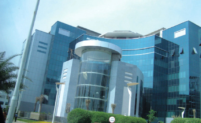 "شركة ميكروسوفت الأميركية أول من استخدم البريد الإلكتروني \"الهوتميل\""