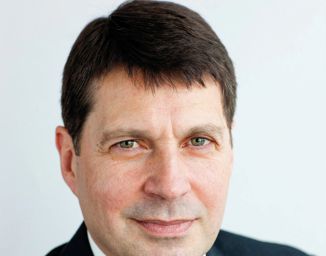 "جوناثان موريس:  نتوقع نمو الناتج المحلي الإجمالي للإمارات 3.7٪ العام المقبل"