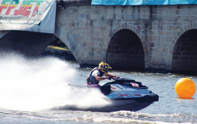 "انطلاقة قوية لنادر بن هندي  خلال المنافسات  \t من المصدر"