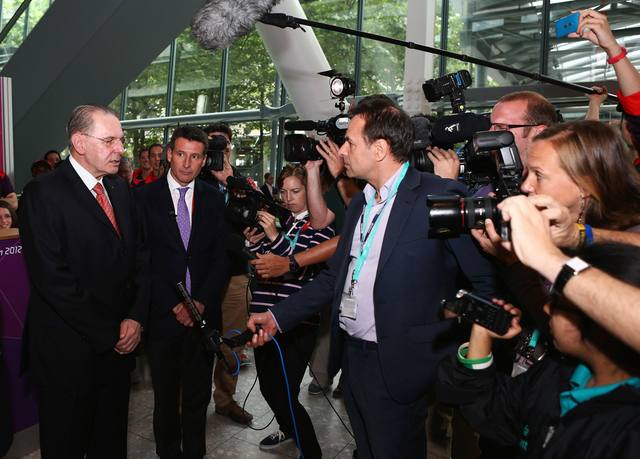 "جاك روجيه يتحدث للإعلام\t  ( اف ب)"