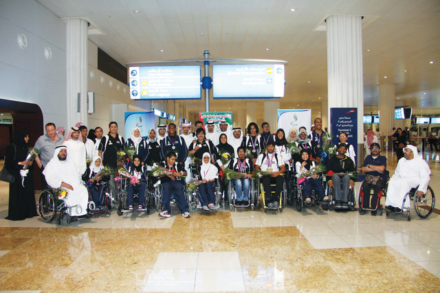 "صورة جماعية للأبطال بعد الوصول إلى دبي \tمن المصدر"