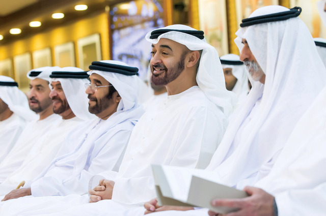 "محمد بن زايد خلال المحاضرة بحضور حمدان بن زايد وسيف وسرور بن محمد ونهيان بن مبارك    \t\t                  (وام)"