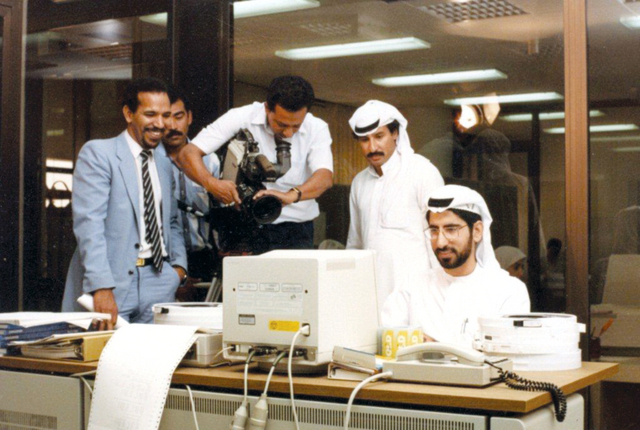 "مع فريق برنامج حقائق من دبي"