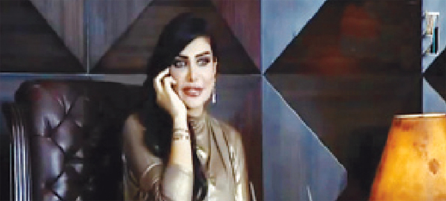 "أمل العوضي في أحد مشاهد هوامير الصحراء \tمن المصدر"