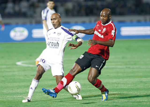 "إيمانا (يمين) مستمر مع الأهلي لموسمين مقبلين البيان"