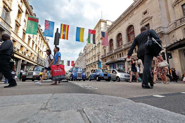 "علم الإمارات في شوارع لندن"