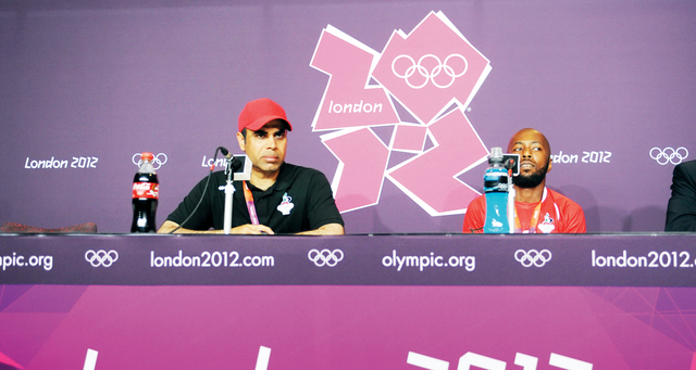 "مهدي علي متحدثا في المؤتمر الصحافي"