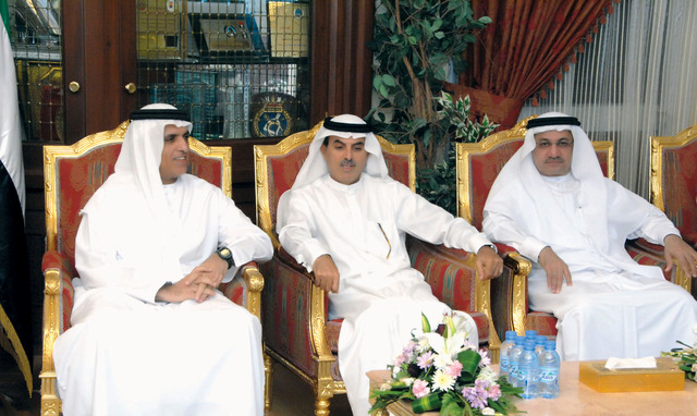 "حاكم رأس الخيمة خلال استقباله القطامي والغرير\t\t وام"