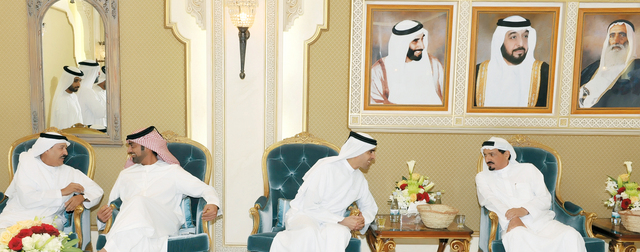 "حاكم عجمان وولي عهده خلال استقبال الرئيسي والمدفع \t\tوام"