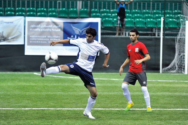 "جانب من مباريات القدم في أولمبياد نادي الضباط"