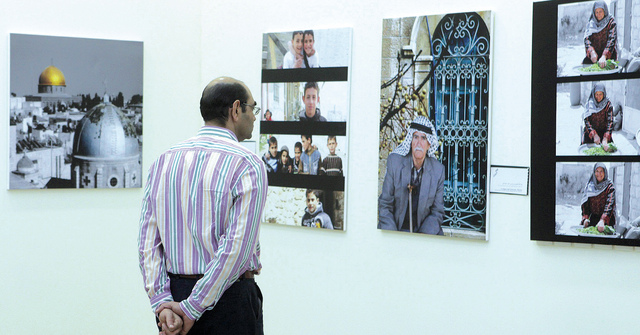 "المعرض يجذب الزوار \t\t تصوير ــ إريك أرازاس"