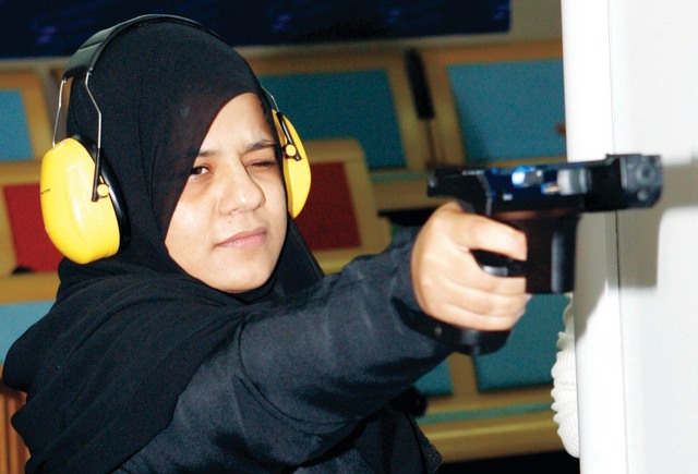 "لقطة من منافسات الرماية"