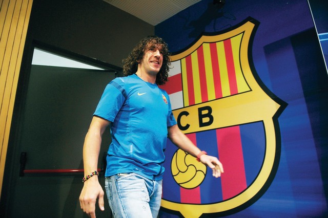 "بويول مدافع برشلونة\t أرشيفية"