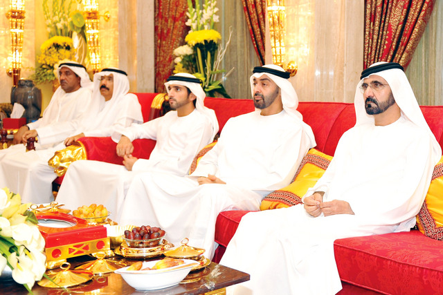 "محمد بن راشد خلال استقباله محمد بن زايد بحضور حمدان بن محمد ومحمد المر وأحمد بن سعيد"