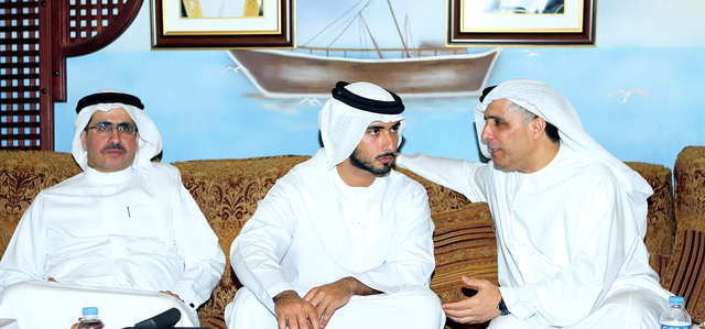 "... وسموه خلال زيارته مجلس مطر الطاير \t\t\t\t\t\t\t (من المصدر)"