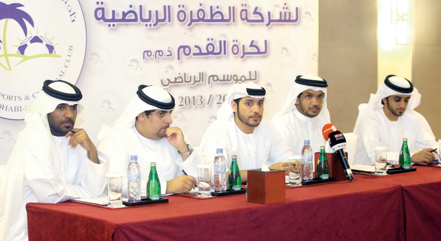 "جانب من المؤتمر الصحافي لإدارة نادي الظفرة"