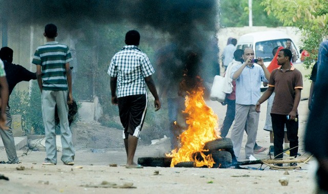 "التظاهرات الاحتجاجية في الخرطوم تزيد تعقيدات الوضع السوداني \t\tأ ف ب"