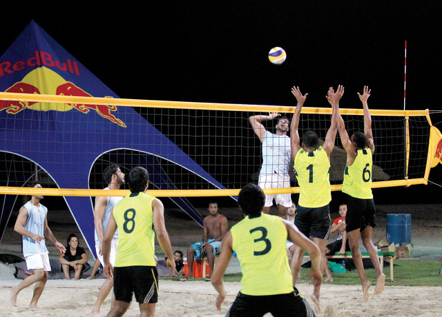 "ند الشبا يقسو على كافيه توغو تصوير - سالم خميس"