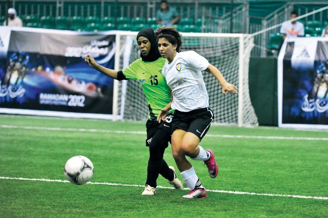 "من مباريات كرة القدم النسائية"