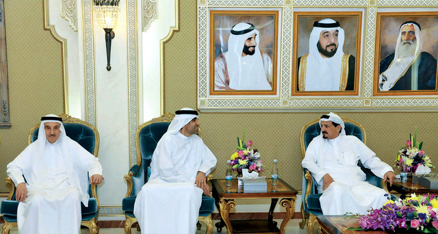 ".. وسموه خلال استقبال حنيف حسن والمسؤولين\t وام"