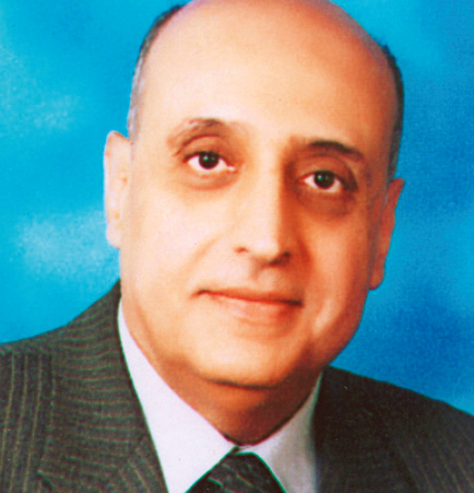 "د. محمد لطفي..أ.جراحة المخ والأعصاب"