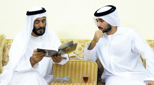 ".ويستمع لقصائد سعيد بنواس الكتبي"
