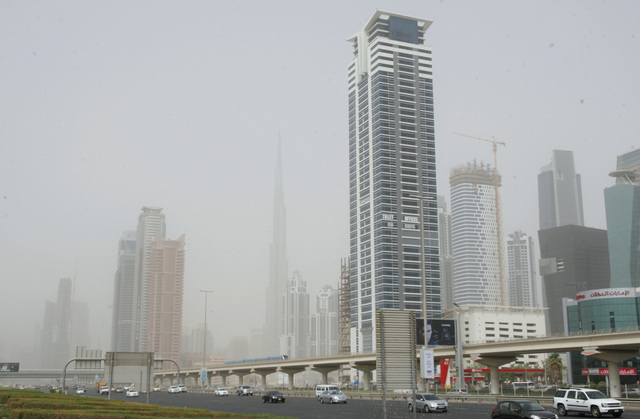 "غبار واتربة حجبت الرؤية"