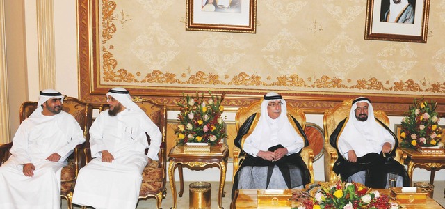 "سلطان القاسمي وأحمد بن سلطان خلال استقبال المهنئين وام"