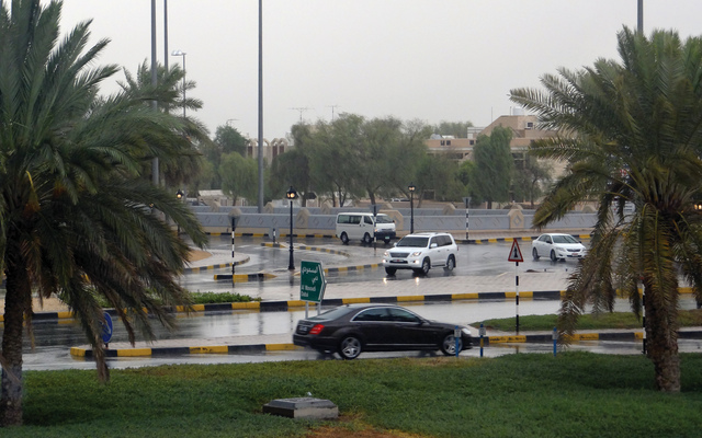 "أمطار تعيق حركة المرور"