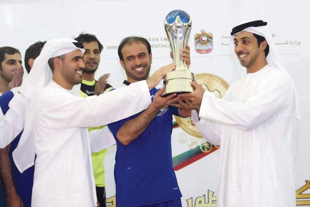 "منصور بن زايد يتوج الفريق البطل تصوير مجدي اسكندر"