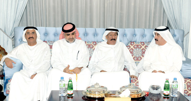 ".. وسموه في حديث مع المهنئىن"