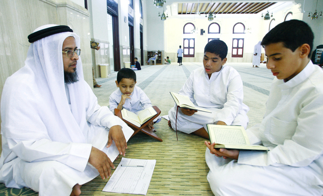 "اليمين تعني الكثير في ديننا الإسلامي تصوير: غلام كاركر"
