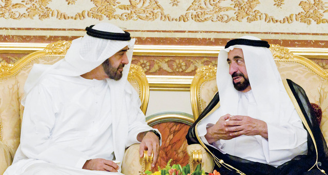 "سلطان القاسمي في حديث مع محمد بن زايد خلال الزيارة وام"