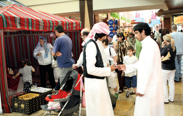 "ضيافة العيد تبرز جانباً من التراث الجميل\t من المصدر"