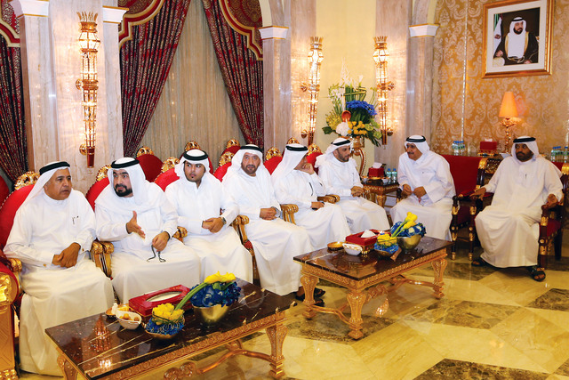 "مديرو المؤسسات الخيرية والانسانية خلال حضور مأدبة الإفطار"