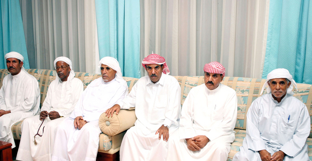 "زيارة الأقارب تشيع مشاعر السعادة والراحة\tأرشيفية"