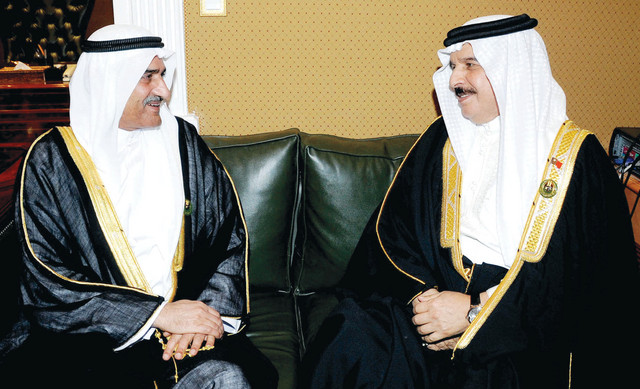 "الشرقي خلال لقائه العاهل البحريني في مقر إقامته بمكة المكرمة\tبنا"