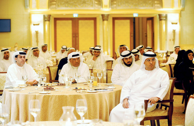 "القيادات الإعلامية والمثقفون خلال حضورهم ملتقى جمعية الصحافيين   \t وام"