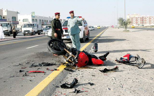 "حادث دراجة نارية في ام القيوين"