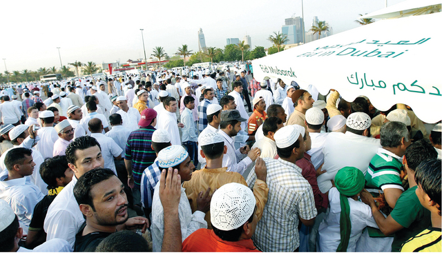 "اقبال كبير على خيم ضيافة العيد"