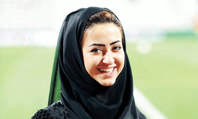 "زينب حبيب أول مواطنة في المحترفين"