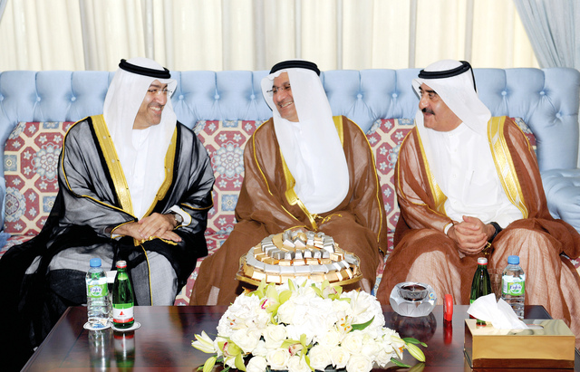"حاكم أم القيوين خلال استقباله القطامي والعويس \t\tوام"