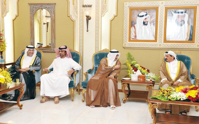 "حاكم عجمان وولي عهده خلال استقبال القطامي والعويس \tوام"