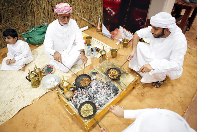 "مسابقة للكشف عن أفضل من يعد القهوة \t\t\tمن المصدر"