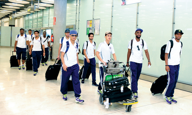 "بعثة العين لدى وصولها مقر إقامتها بفندق تريب كوميندارول في العاصمة مدريد \tمن المصدر"