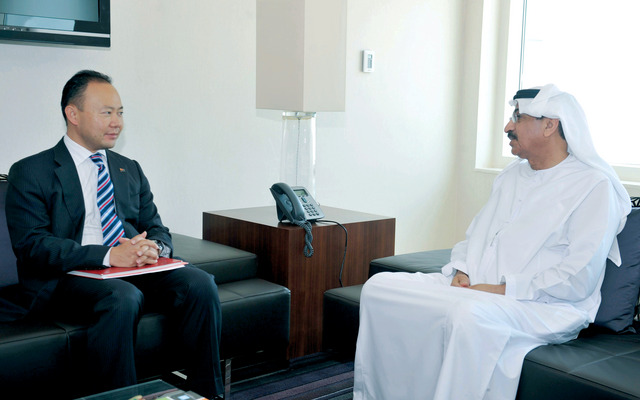 "د. سعيد محمد الشامسي لدى استقباله سفير أستراليا \t وام"