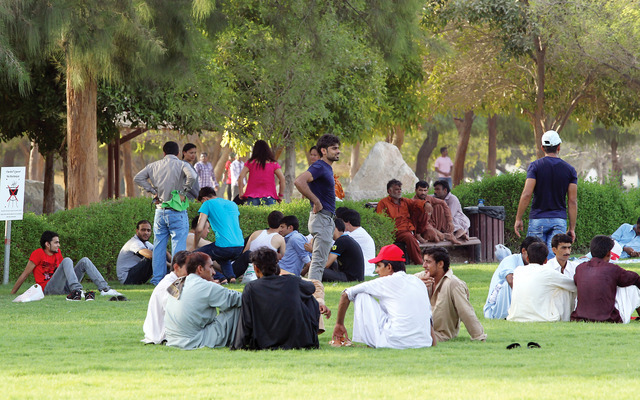 "حدائق الشارقة شهدت ازدحاما من قبل الزوار \tتصوير: غلام كاركر"
