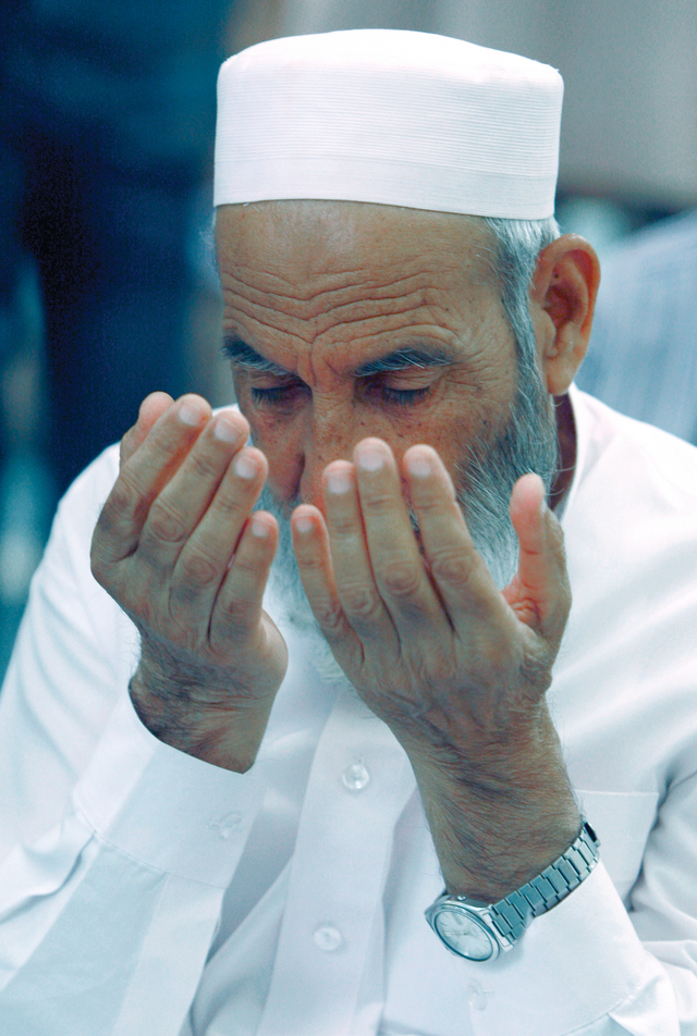 الإخلاص إلى الله متعة لا يعرفها إلا من ذاقها