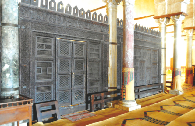 "مسجد الابواب الثلاثة"